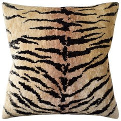 22x22 Ryan Studio Pillow "Provocative"