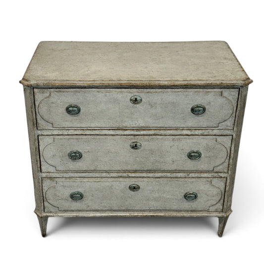 Gustavian Style Chest of Drawers in a Light Grey Finish