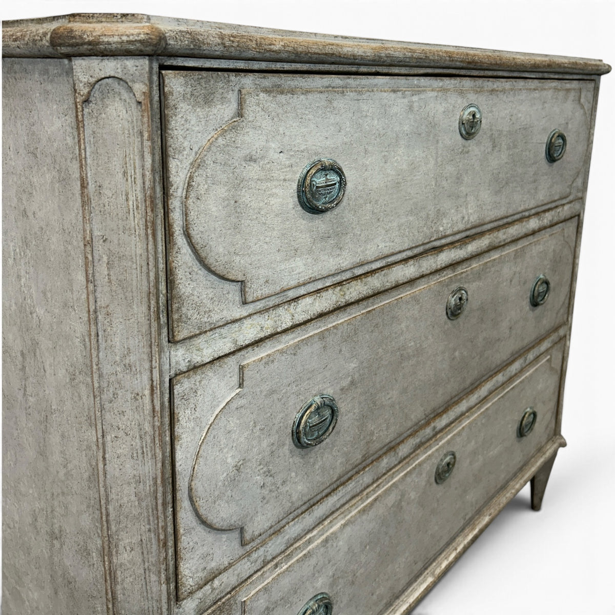 Gustavian Style Chest of Drawers in a Light Grey Finish